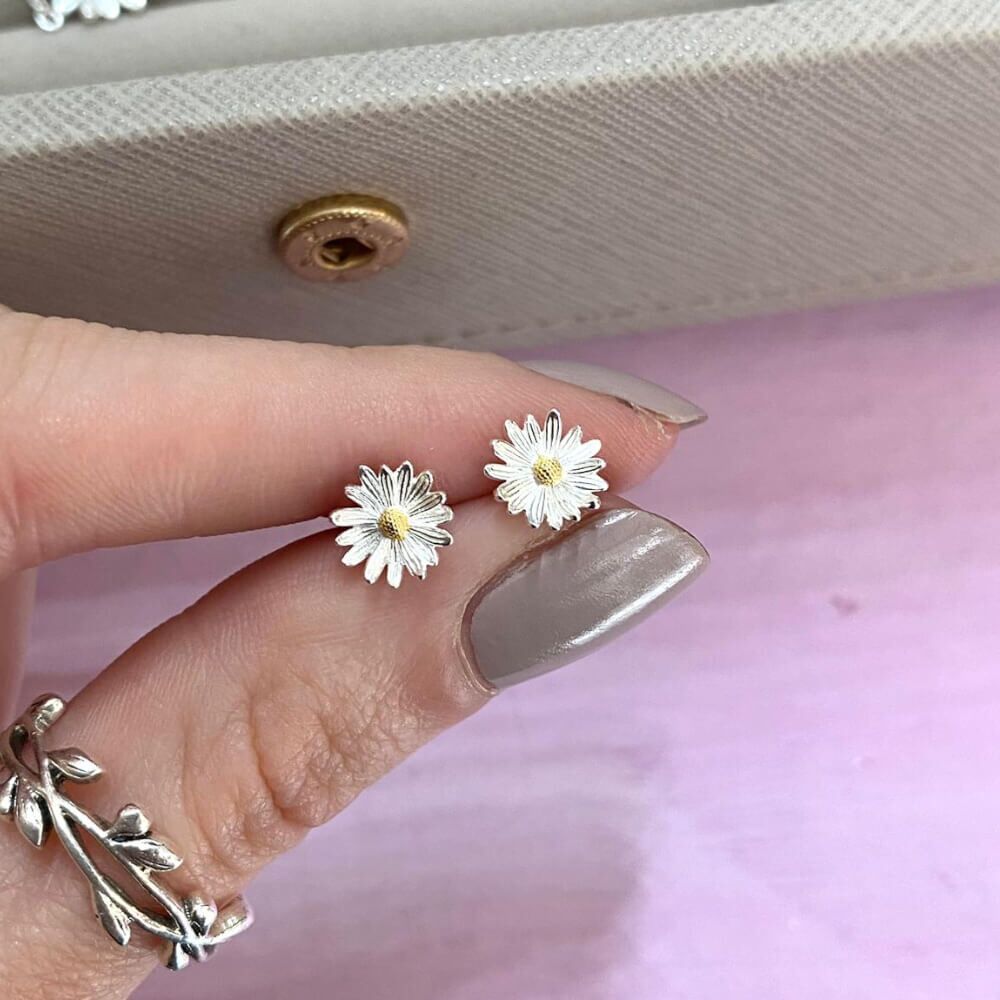 Small 11mm Sterling Silver and Gold-Plated Daisy Pendant (N380)