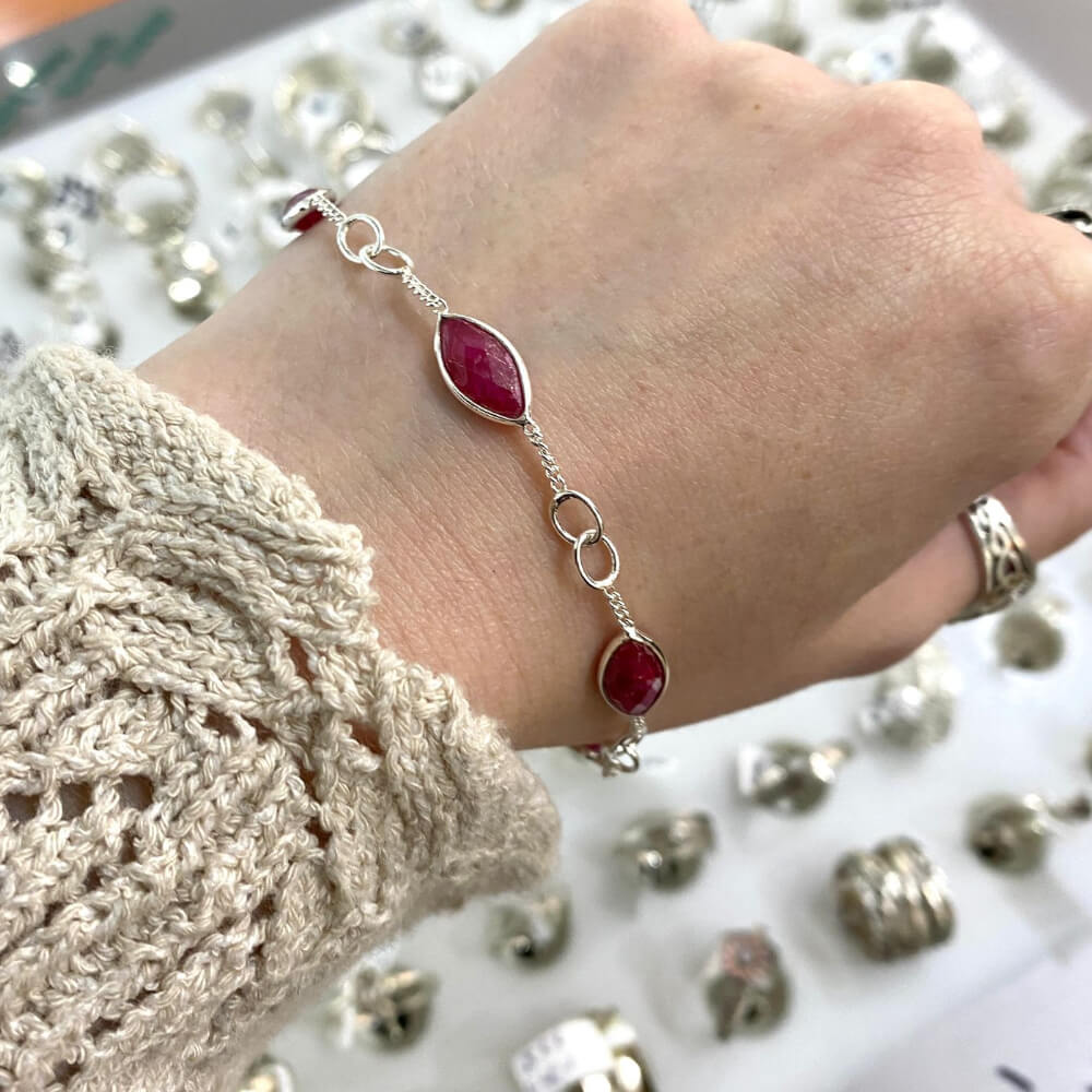 Beautiful Sterling Silver Linked Bracelet With Faceted Pink Agate Teardrops