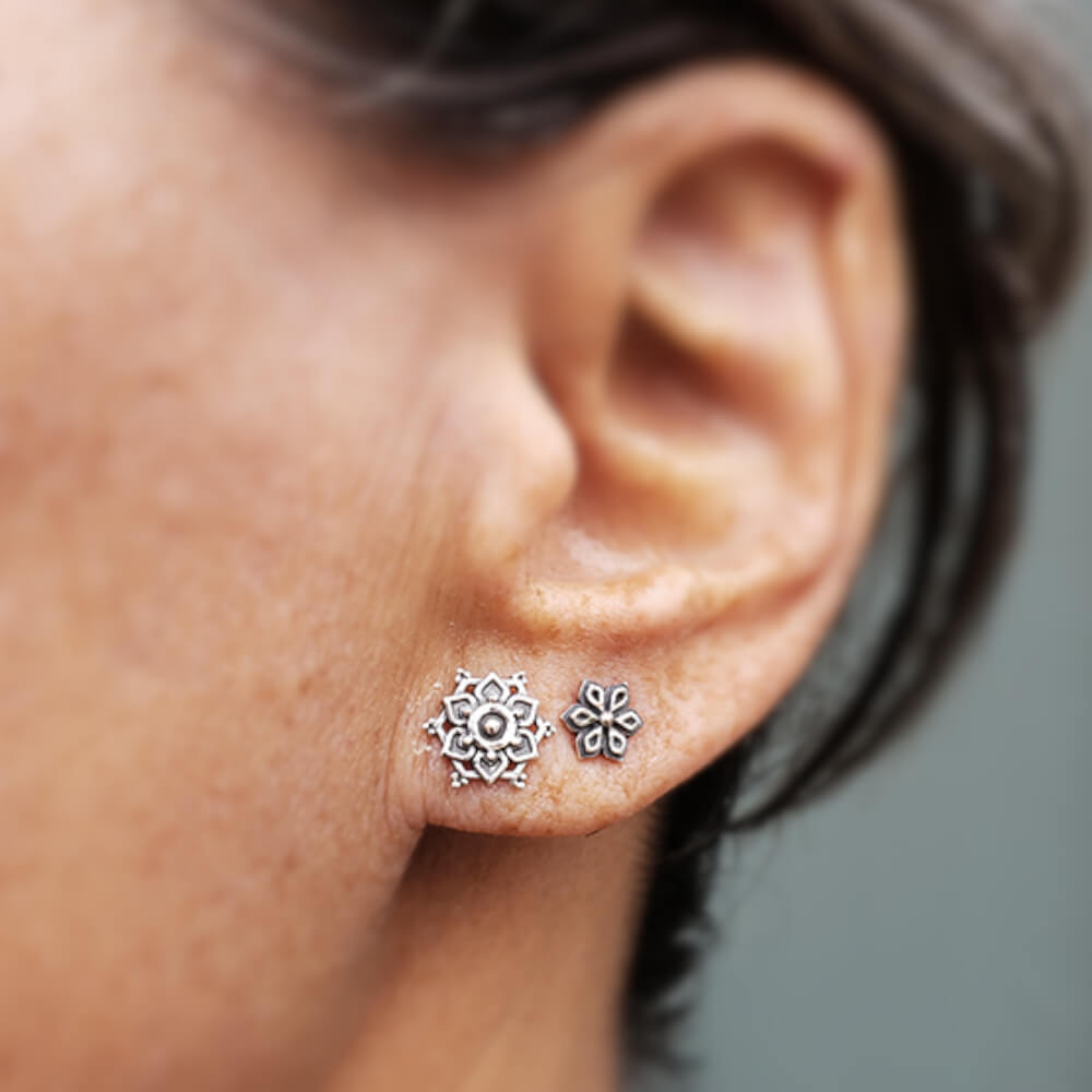 Beautiful Sterling Silver Mandala Stud Earrings (10mm x 10mm) (E734)