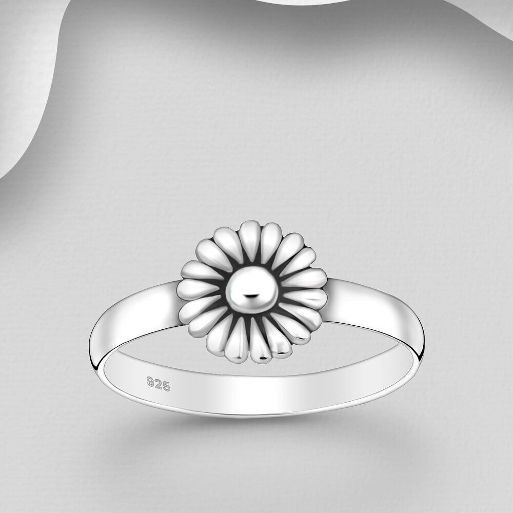 Chunky Sterling Silver Ring with Oxidised Daisy Design (SR26)