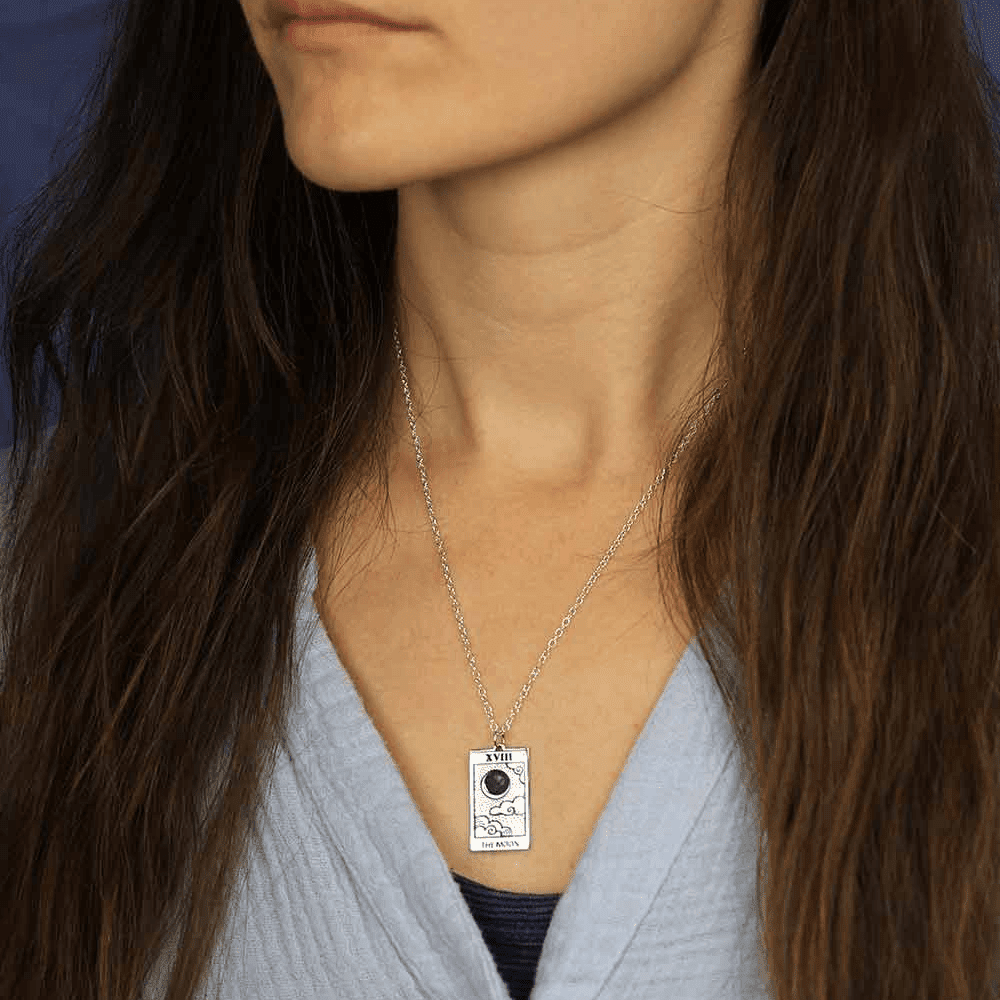 tarot-moon-card-necklace-ne